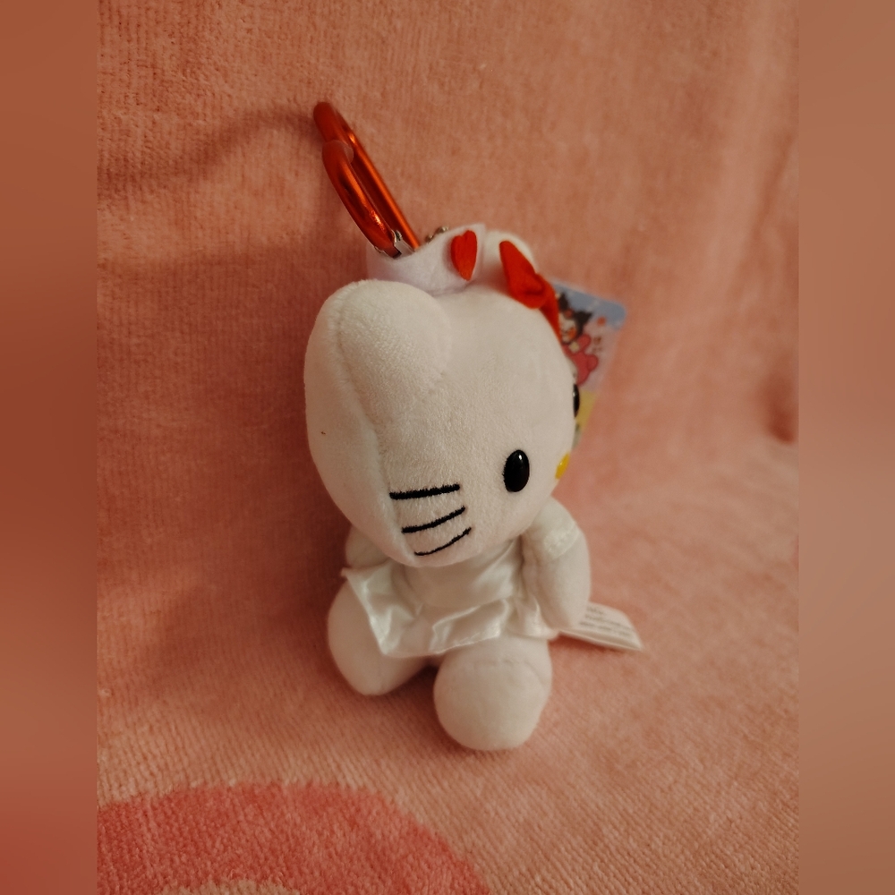 EXCLUSIVE - Hello Kitty Nurse Kitty Purse Pal Plushie & Game Bag Charm - Picture 8 of 9